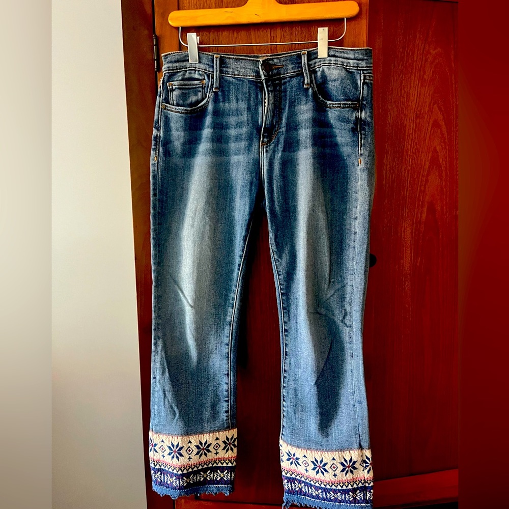 DRIFTWOOD
Colette Embroidery Scissor Cut Hem Straight Leg Jean
